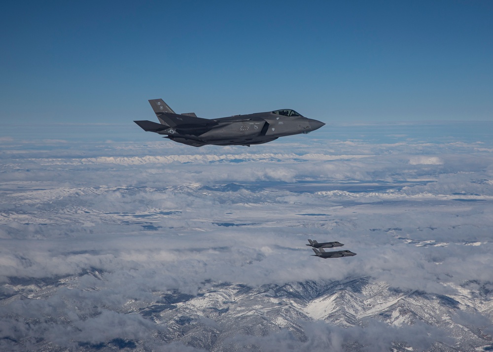 Utah ANG's 151st ARW refuels Hill AFB F-35s