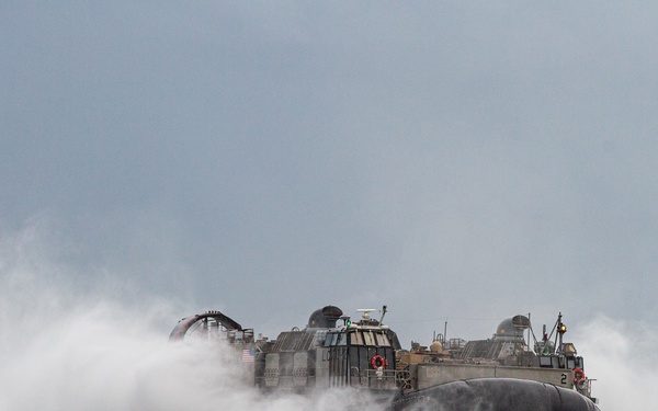 22MEU LCAC Beach Ops
