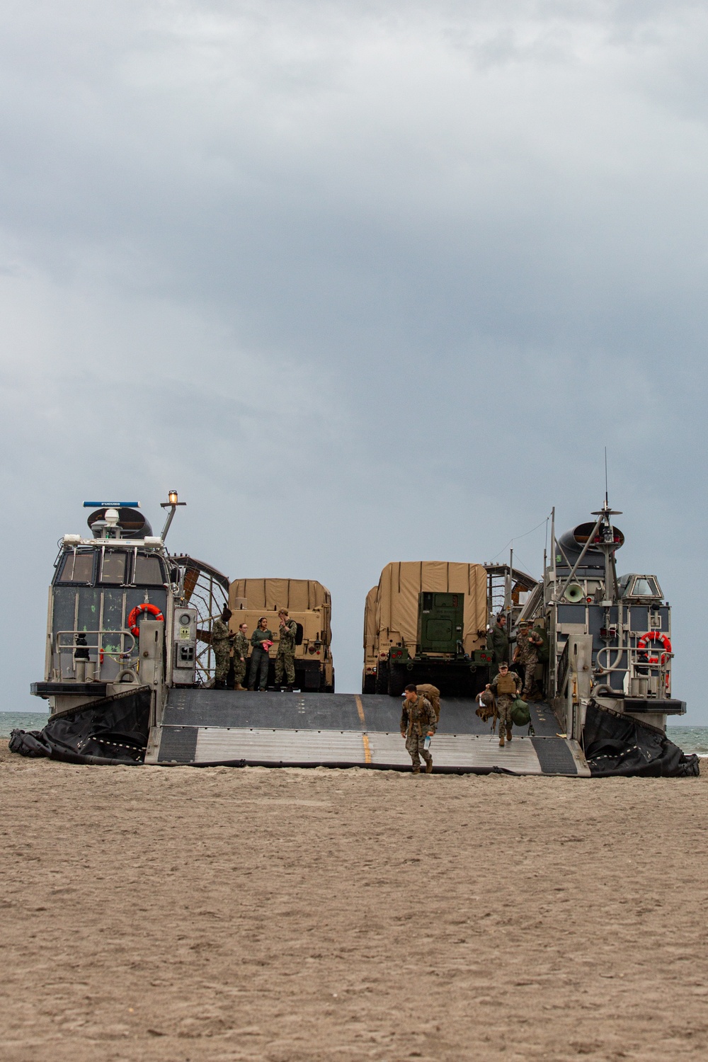 22MEU LCAC Beach Ops