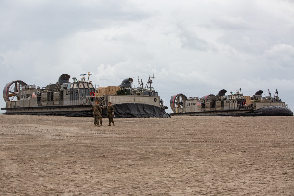 22MEU LCAC Beach Ops