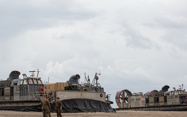 22MEU LCAC Beach Ops