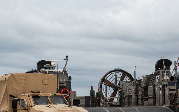 22MEU LCAC Beach Ops