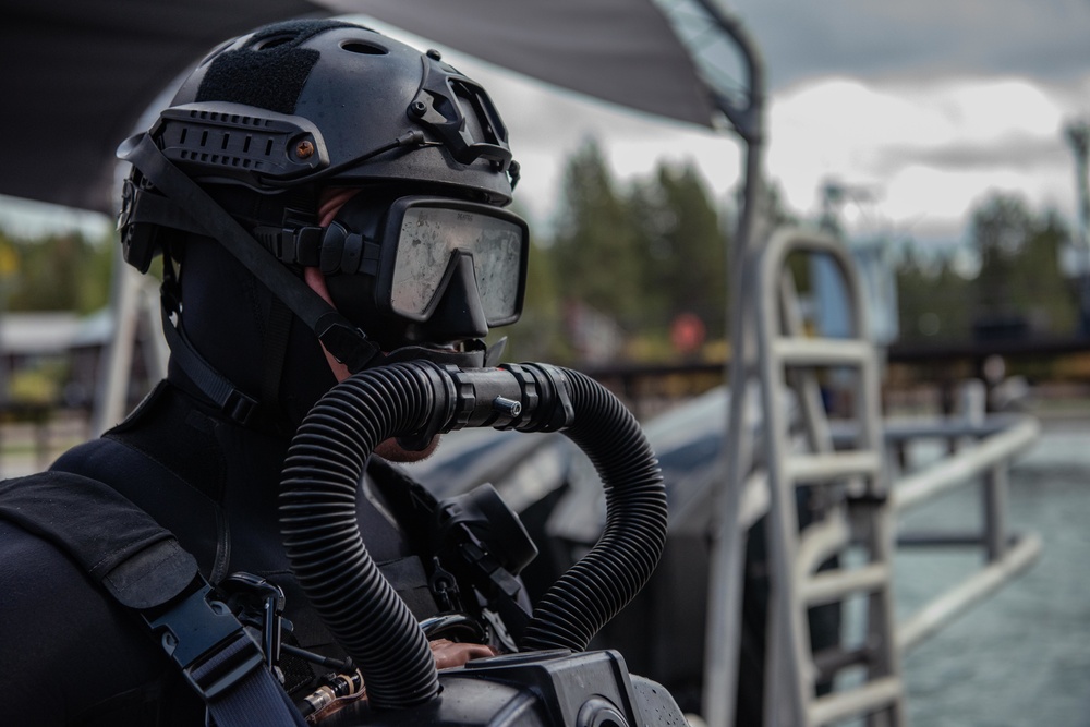 LOGSU-1 Divers Train at Altitude