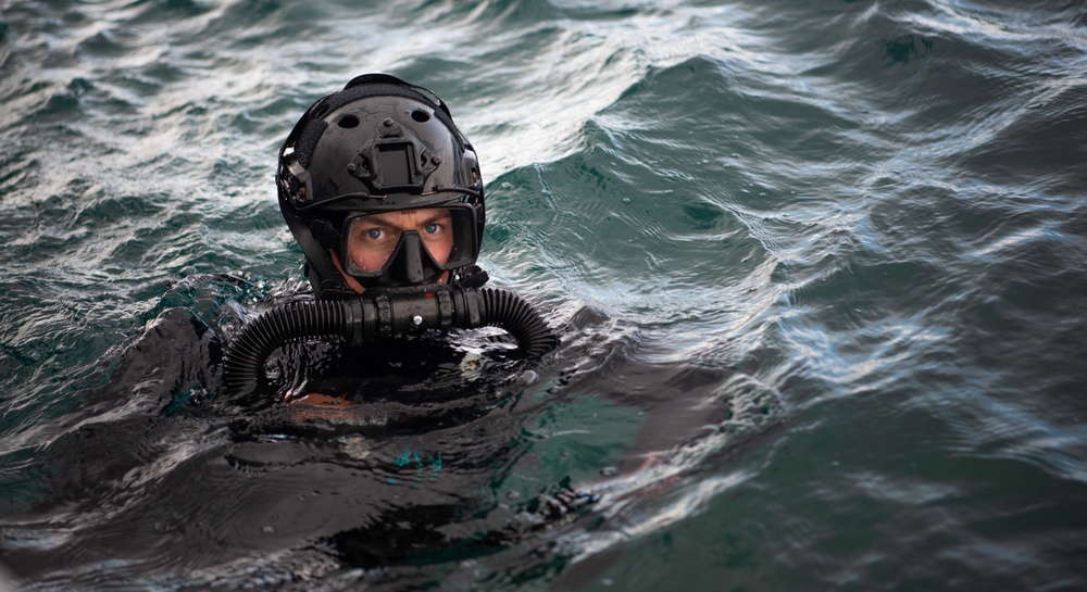 DVIDS - Images - LOGSU-1 Divers Train at Altitude [Image 2 of 7]