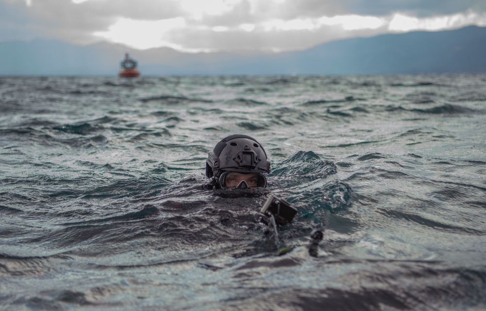 LOGSU-1 Divers Train at Altitude