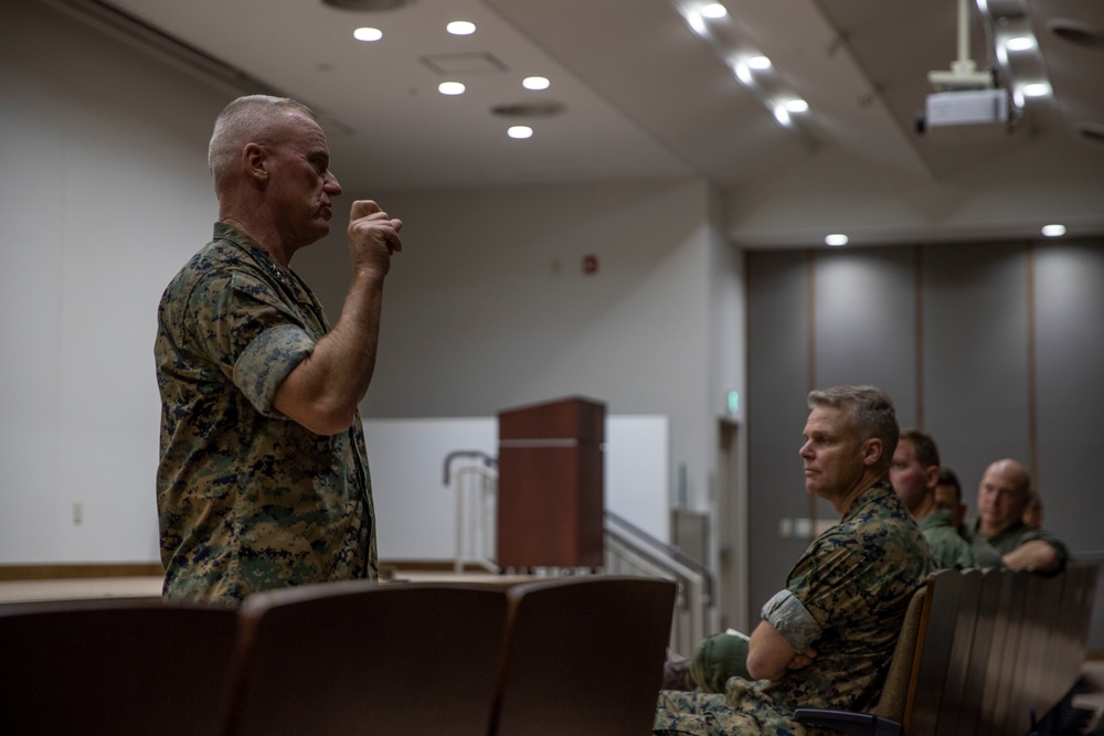 III MEF CG meets with 1st MAW CG, CO, and Tactical Air Support Pilots