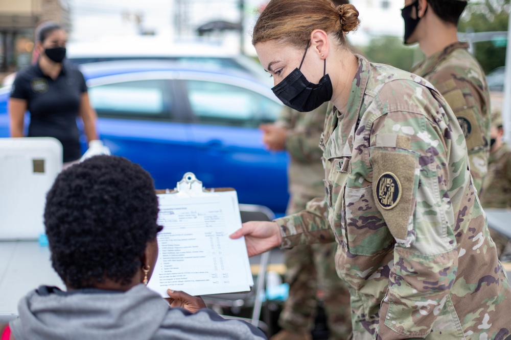 MDNG members of Maryland’s Vaccine Equity Task Force give COVID-19 vaccines in Takoma Park