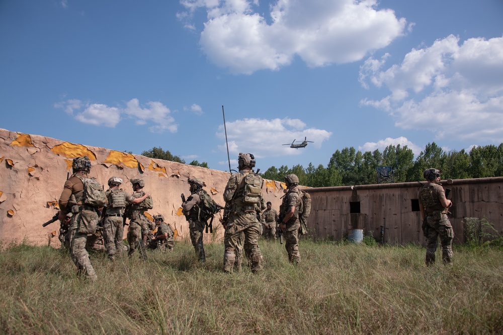137th SOW trains alongside SEALs for Sentry Rescue IV