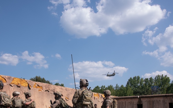 137th SOW trains alongside SEALs for Sentry Rescue IV