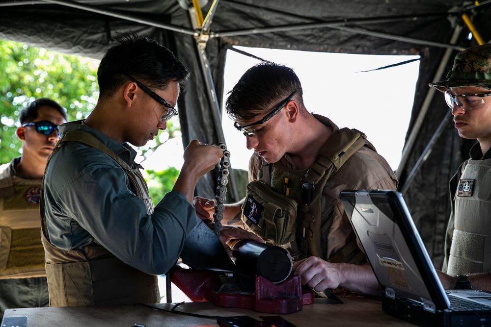 EOD Marines from across III MEF conduct joint ordnance exploitation range