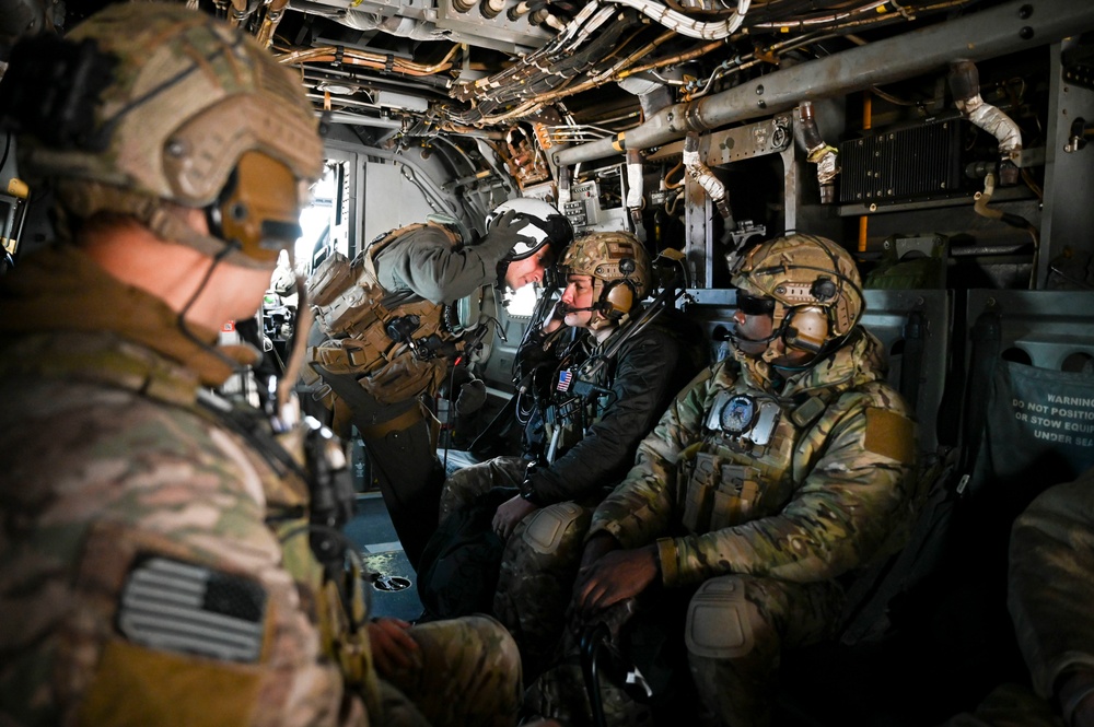 165th ASOS Airmen perform readiness training with Marine Medium Tiltrotor Squadron 216 in Georgia