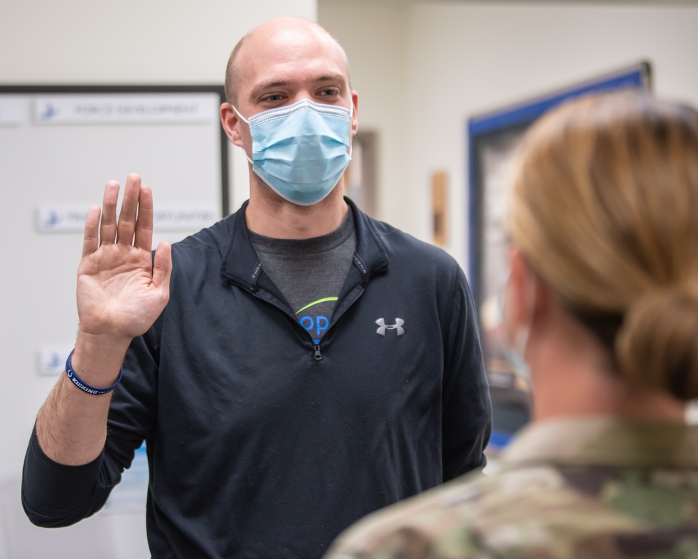 Kentucky Air Guard welcomes new recruit