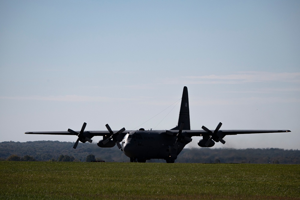 Senior Master Sgt. Dennis Folk fini flight after 35 years of service and 9700+ hours flying