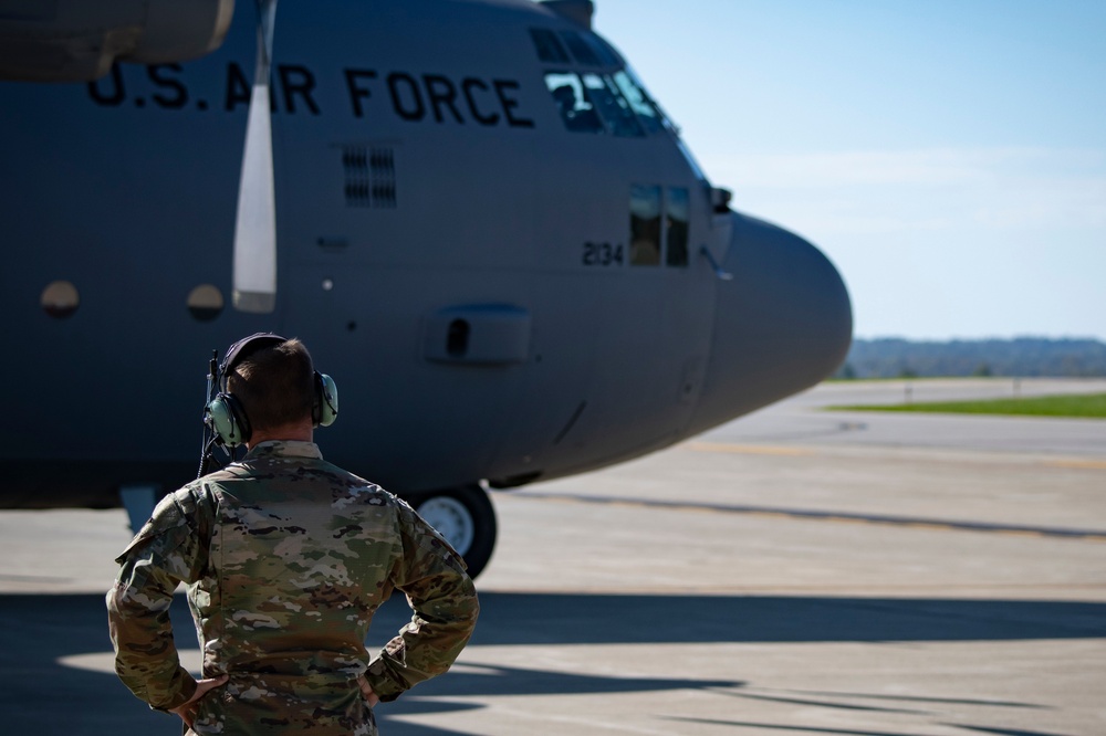 Senior Master Sgt. Dennis Folk fini flight after 35 years of service and 9700+ hours flying