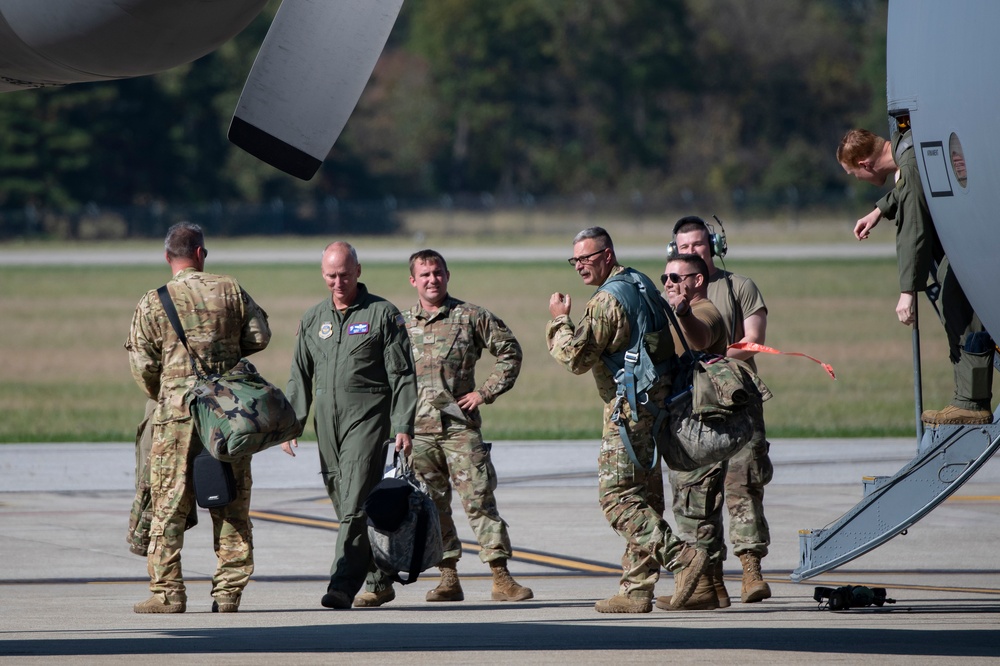 Senior Master Sgt. Dennis Folk fini flight after 35 years of service and 9700+ hours flying