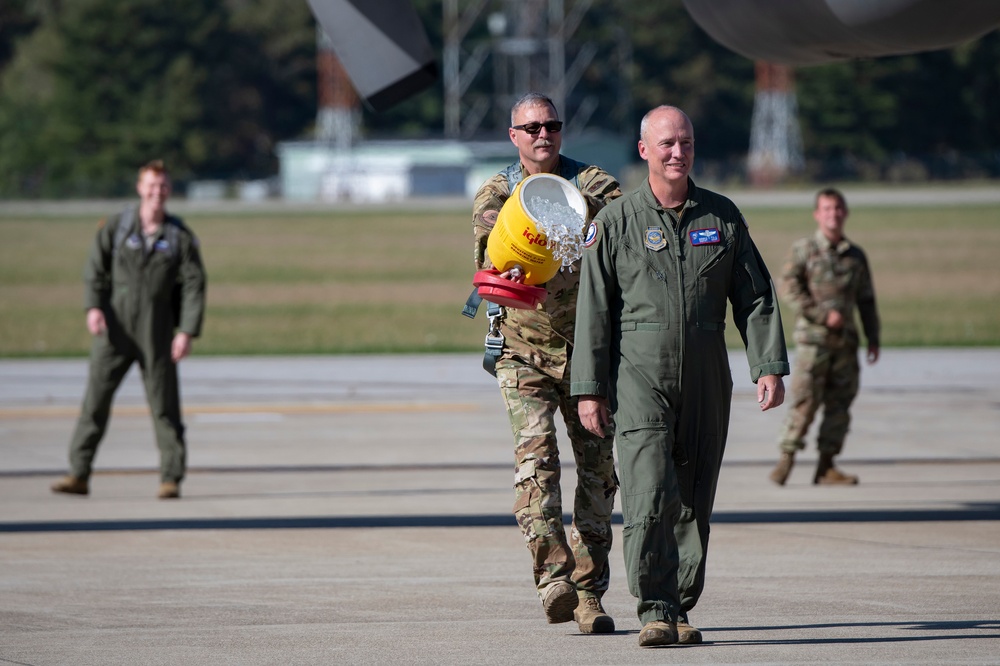 Senior Master Sgt. Dennis Folk fini flight after 35 years of service and 9700+ hours flying