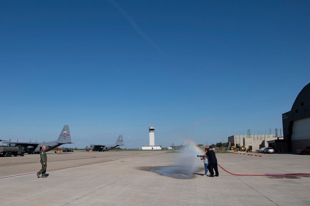 Senior Master Sgt. Dennis Folk fini flight after 35 years of service and 9700+ hours flying