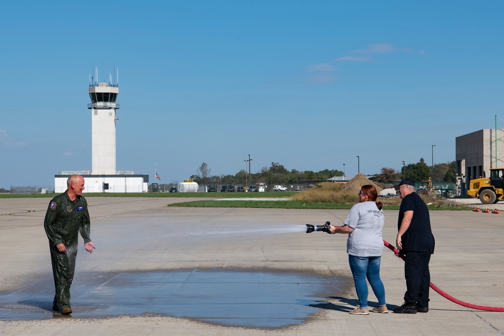 Senior Master Sgt. Dennis Folk fini flight after 35 years of service and 9700+ hours flying