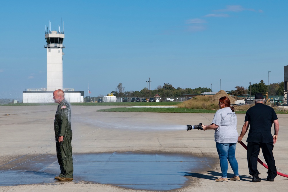 Senior Master Sgt. Dennis Folk fini flight after 35 years of service and 9700+ hours flying