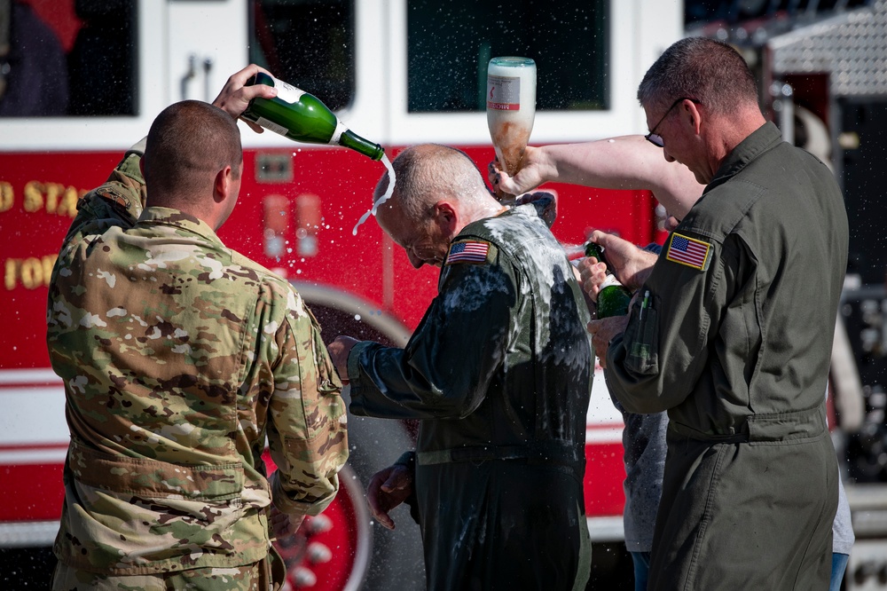 Senior Master Sgt. Dennis Folk fini flight after 35 years of service and 9700+ hours flying