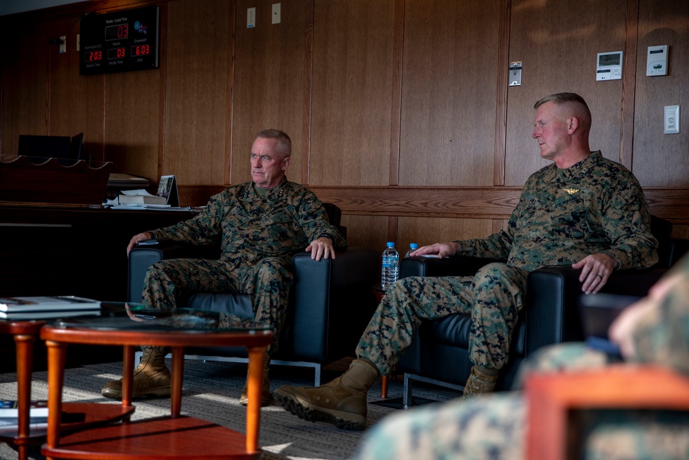 III MEF CG Visits USFK leaders