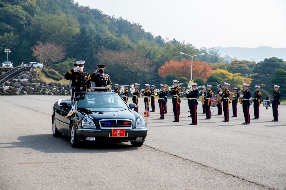 III MEF CG visits ROKMC