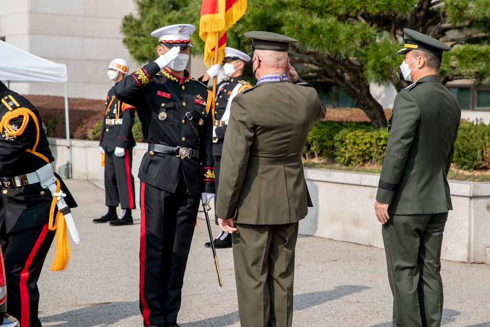 III MEF CG visits ROKMC