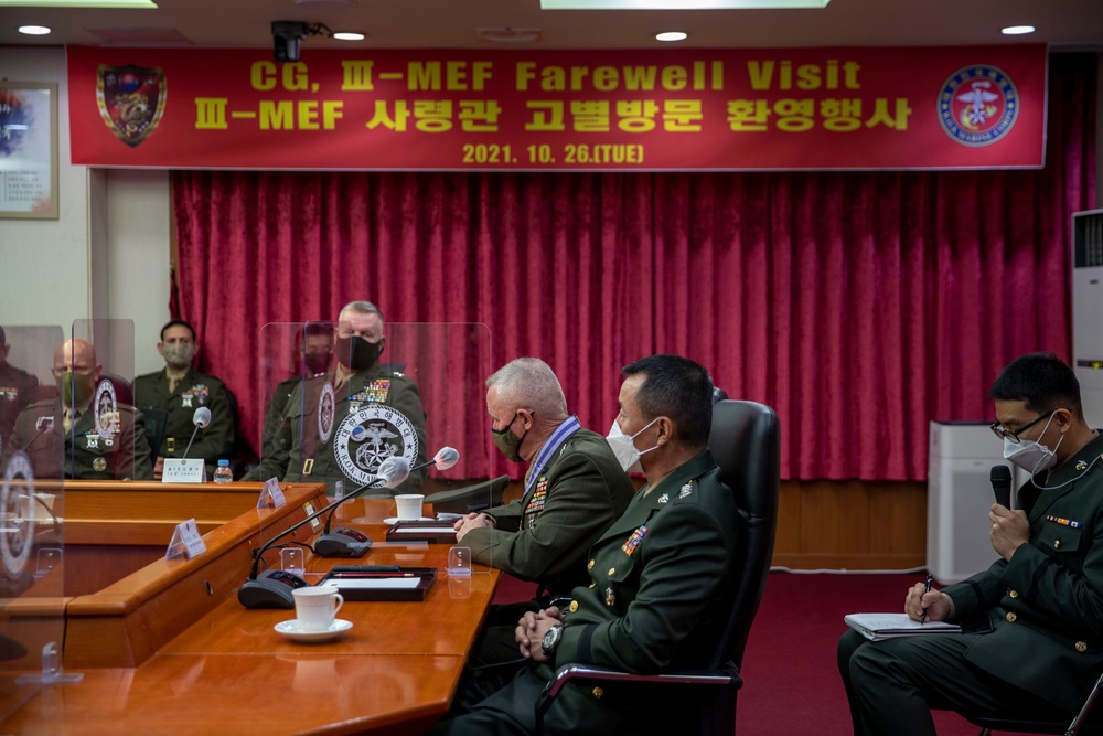 III MEF CG visits ROKMC