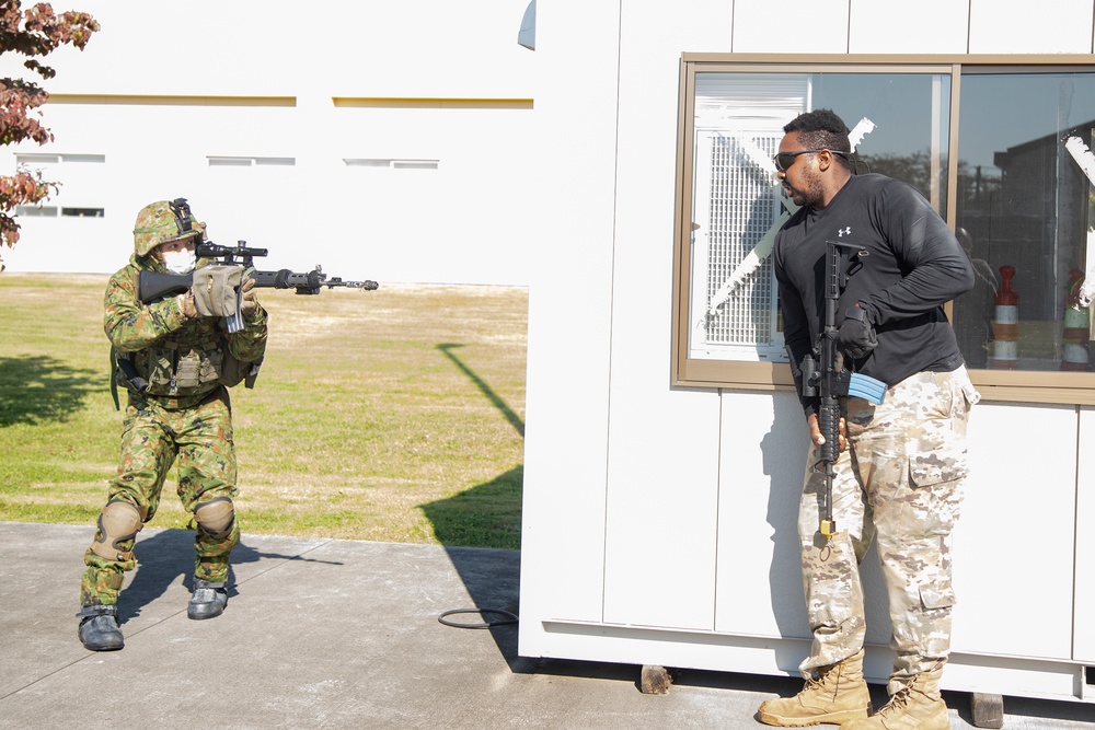 USAF and JGSDF conduct guard and protect exercise druing SRI