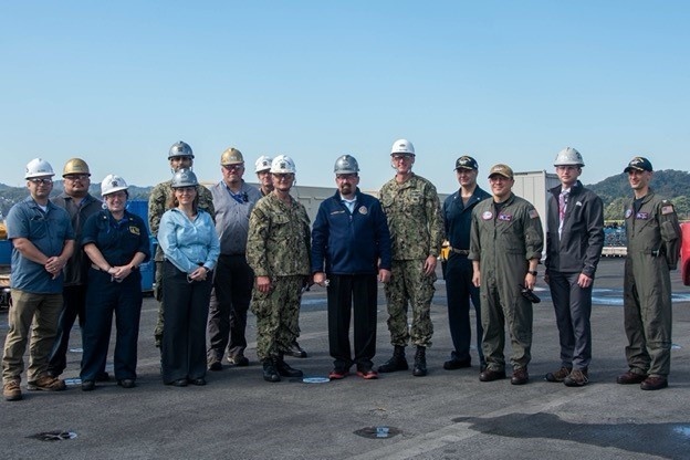 USS Ronald Reagan (CVN 76) Vice Admiral Visit