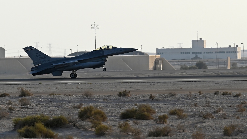 F-16 Fighting Falcon arrival