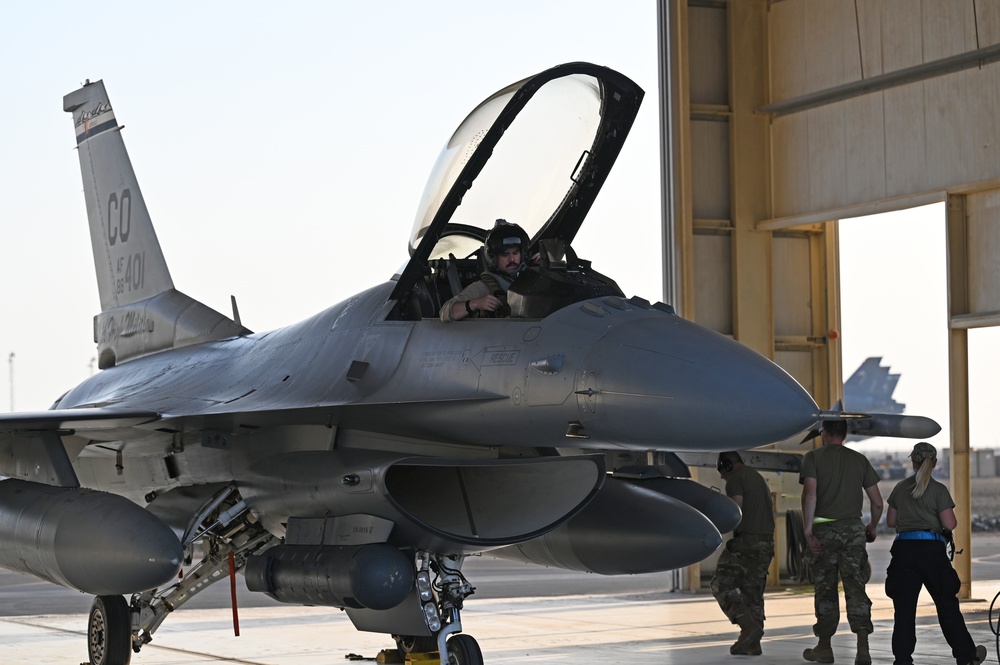 F-16 Fighting Falcon arrival