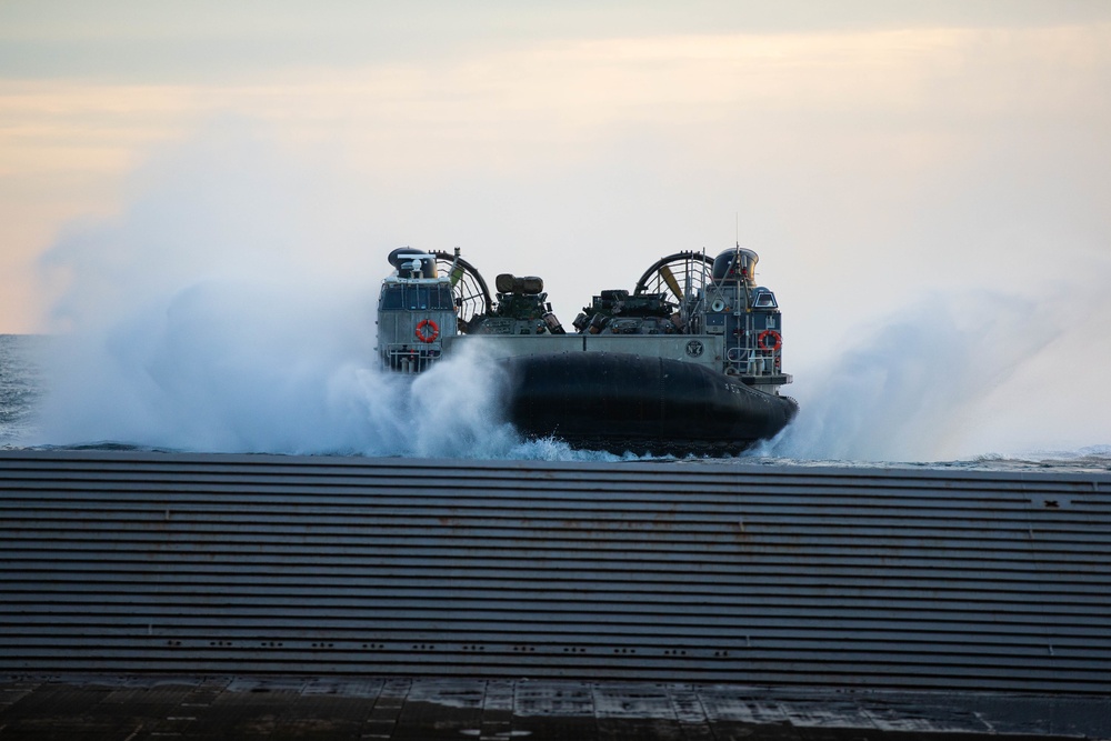 22 MEU conducts small boat operations