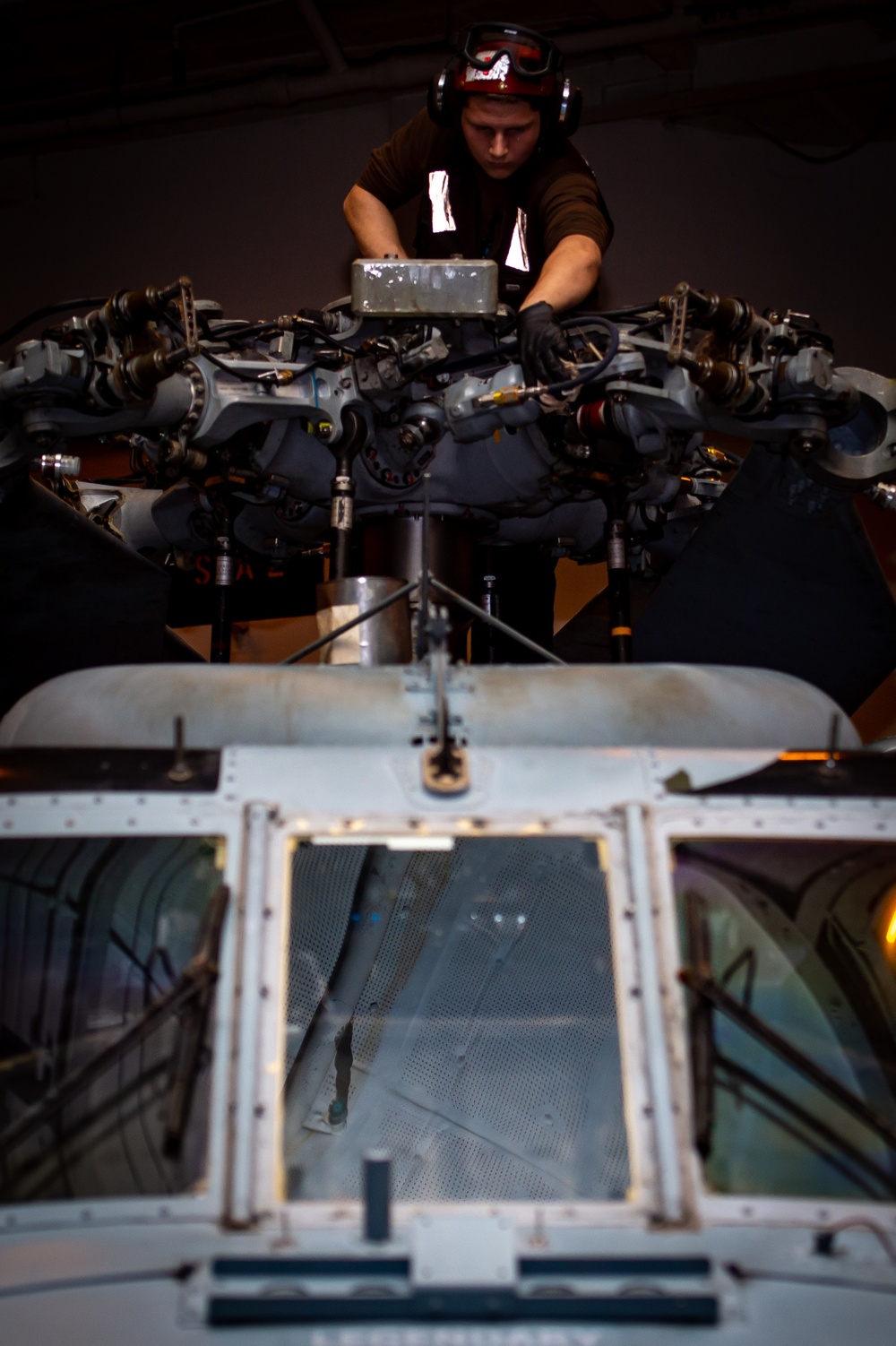 USS Carl Vinson (CVN70) Sailors Conduct Maintenance in South China Sea