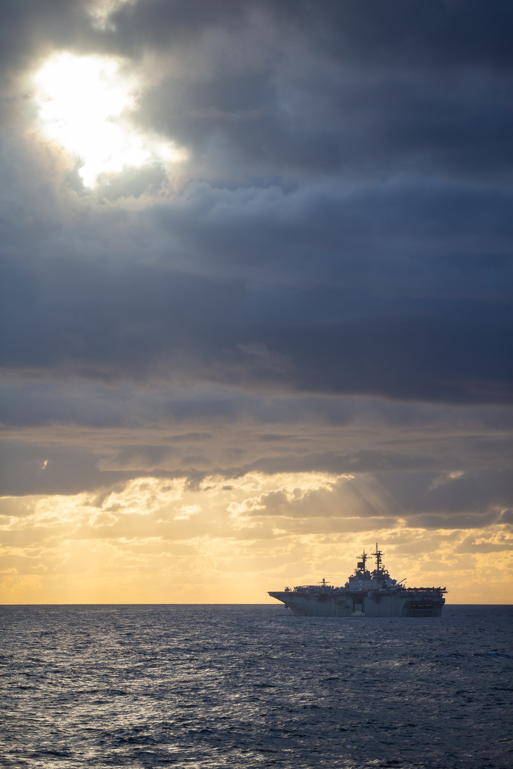 22 MEU conducts ship maneuvering drills