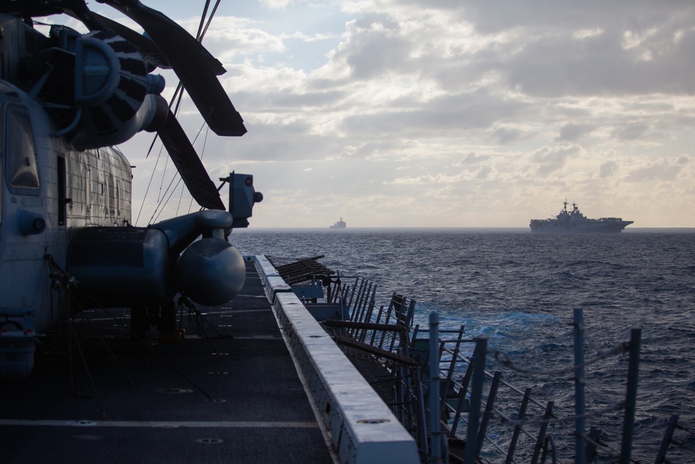 DVIDS - Images - 22 MEU conducts ship maneuvering drills [Image 4 of 4]