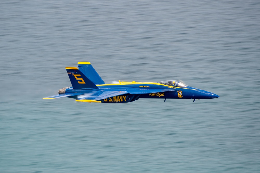 Blue Angels Navy Flight Demonstration Team – Fort Lauderdale, Florida