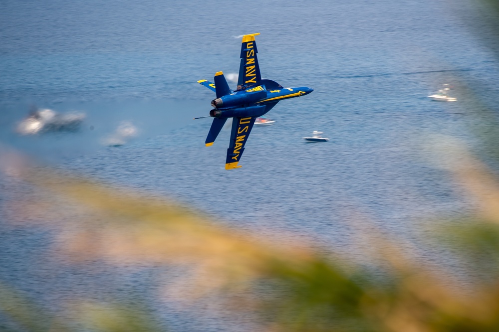 Blue Angels Navy Flight Demonstration Team – Fort Lauderdale, Florida