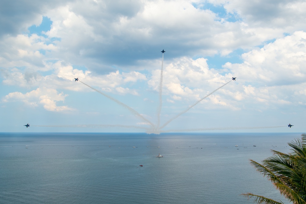 Blue Angels Navy Flight Demonstration Team – Fort Lauderdale, Florida