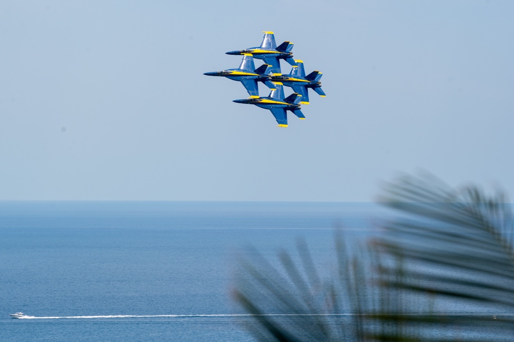 Blue Angels Navy Flight Demonstration Team – Fort Lauderdale, Florida