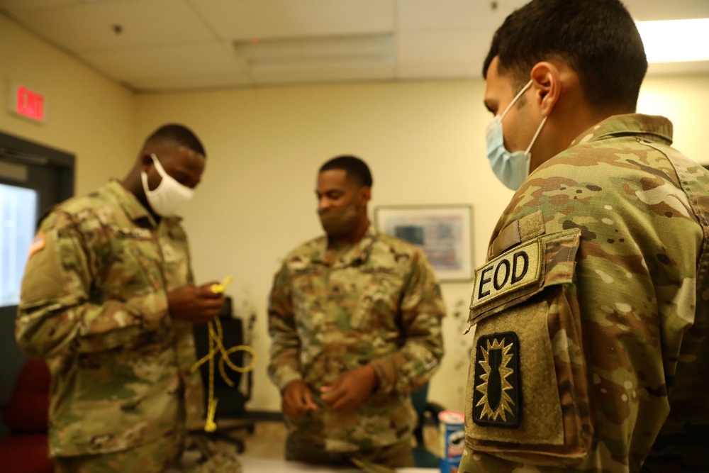 Provider Soldiers train with EOD