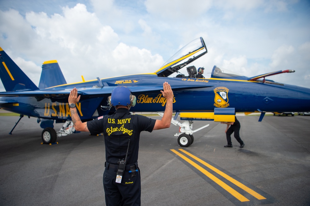 Blue Angels Navy Flight Demonstration Team – Lakeland, Florida