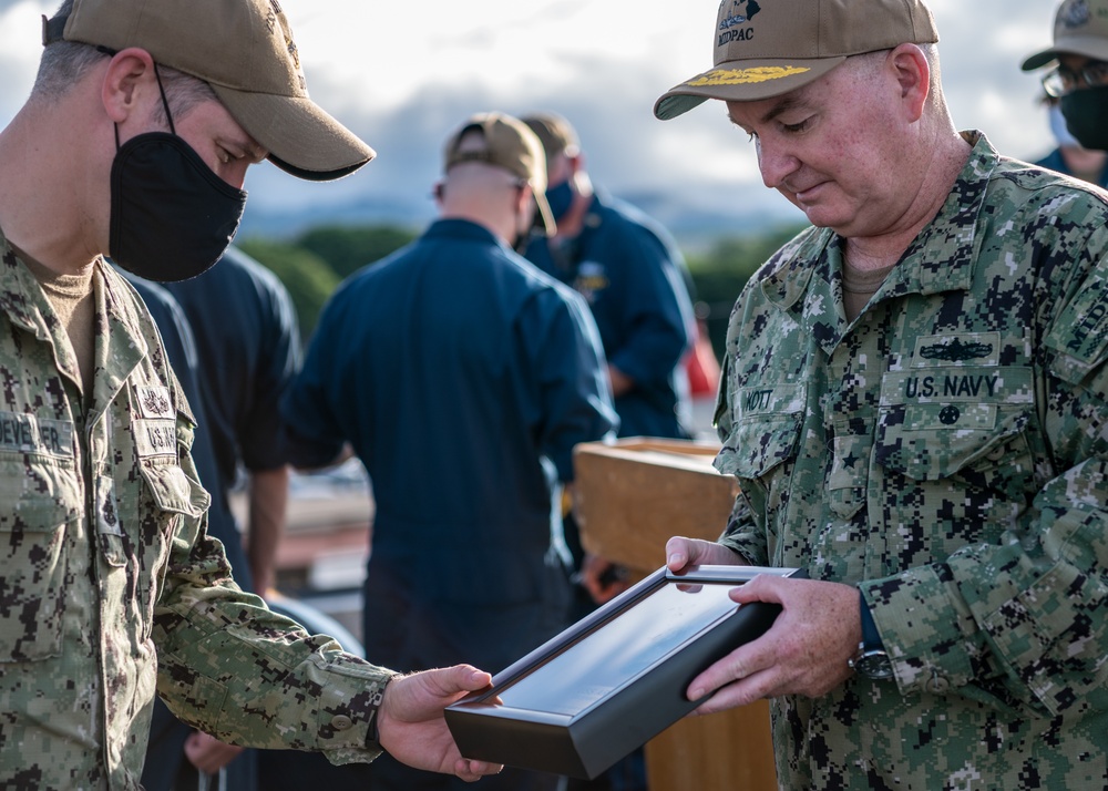 Navy Region Hawaii Commander Presents Arizona Relic to Destroyer Crew