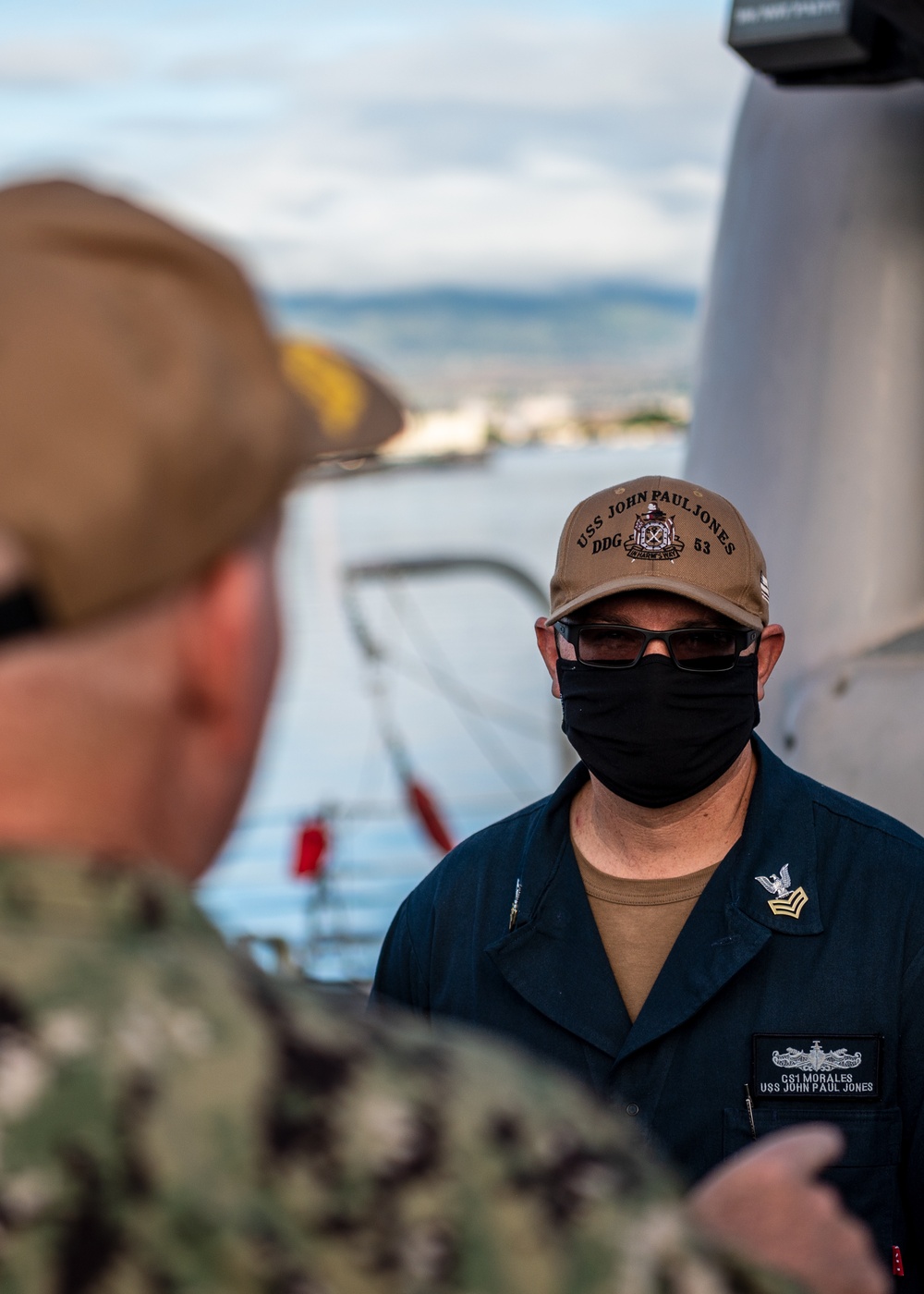 Navy Region Hawaii Commander Presents Arizona Relic to Destroyer Crew