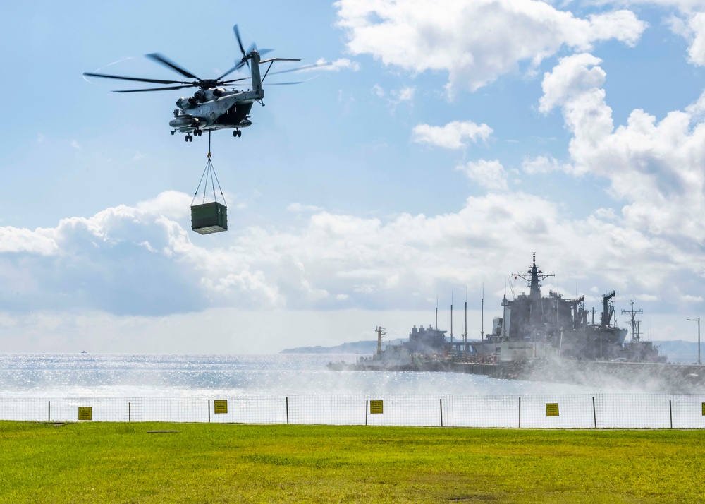 HMH-462 Training at CFAO White Beach