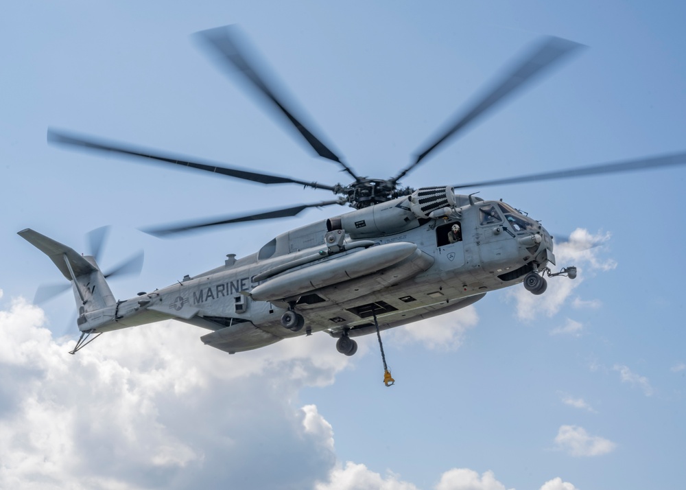 HMH-462 Training at CFAO White Beach