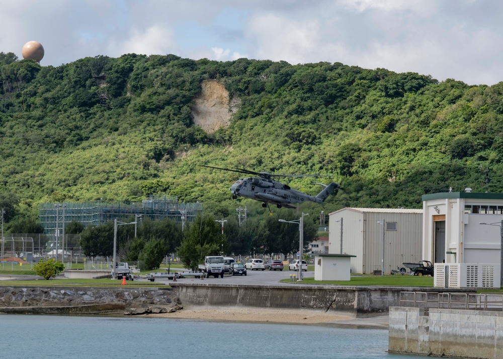 HMH-462 Training at CFAO White Beach