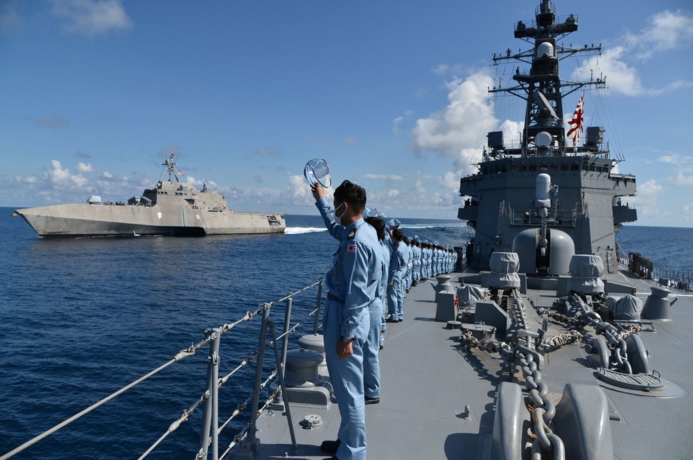 USS Jackson, JS Yudachi sail in the South China Sea