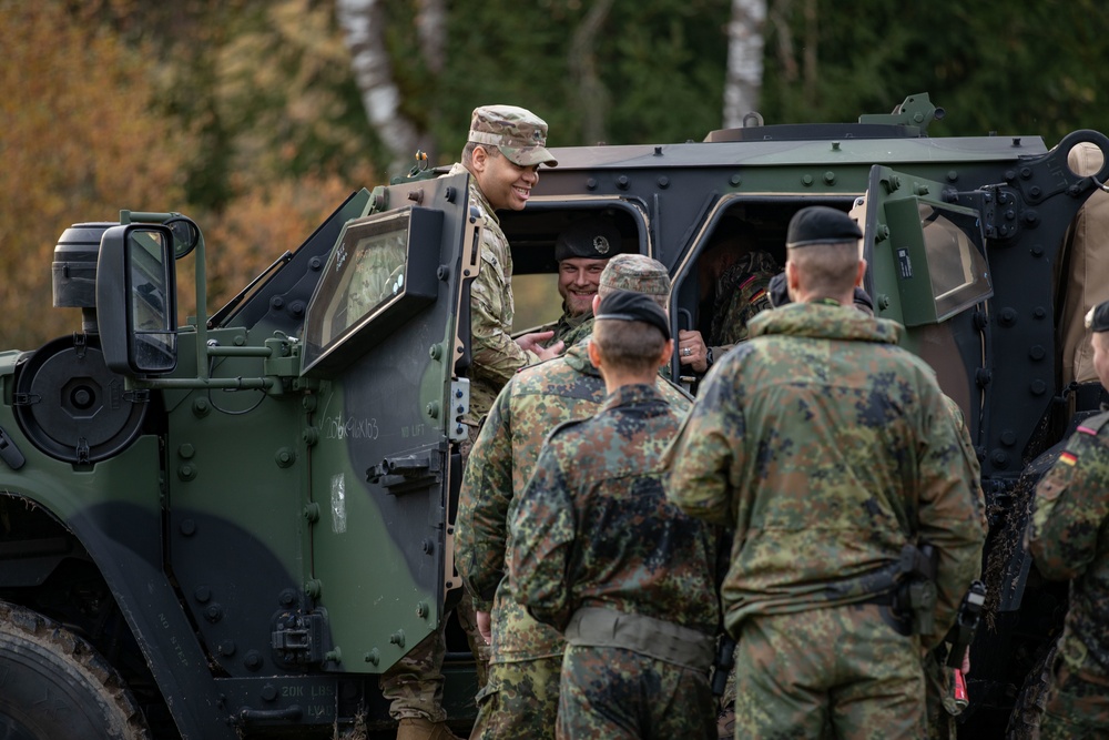 German Army Soldiers Familiarize with U.S. Equipment