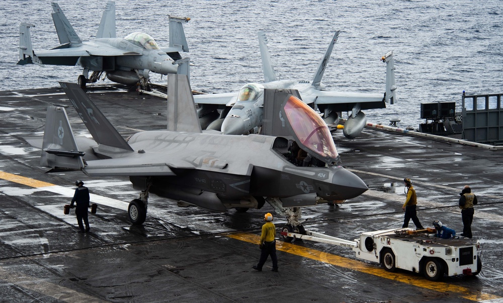 USS Carl Vinson (CVN 70) Conducts Flight Operations in South China Sea